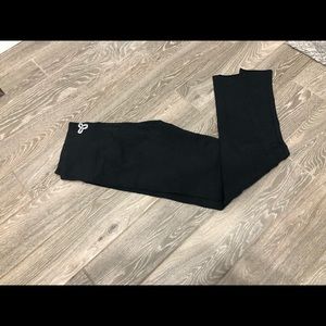 Aritzia leggings 🛍SALE $20🛍